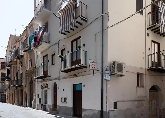 Incao Candeloro House