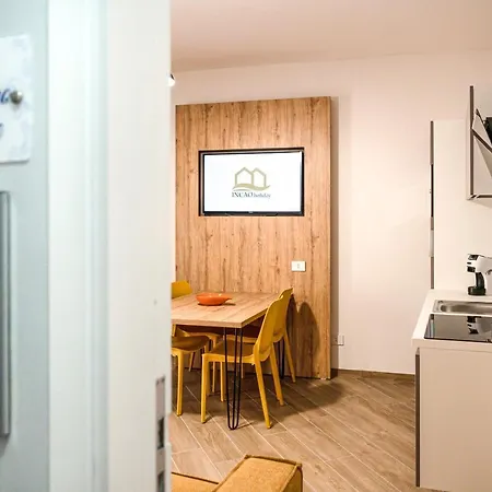 Incao Candeloro House