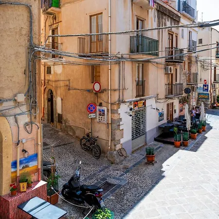 Incao Candeloro House *