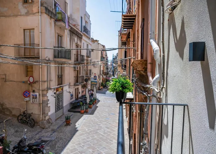 Incao Candeloro House